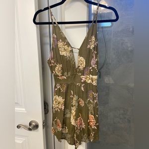 Dainty Hooligan green floral print romper size Small